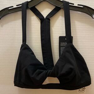 Chaser Black twisted front sports bra. Low impact bra Size S